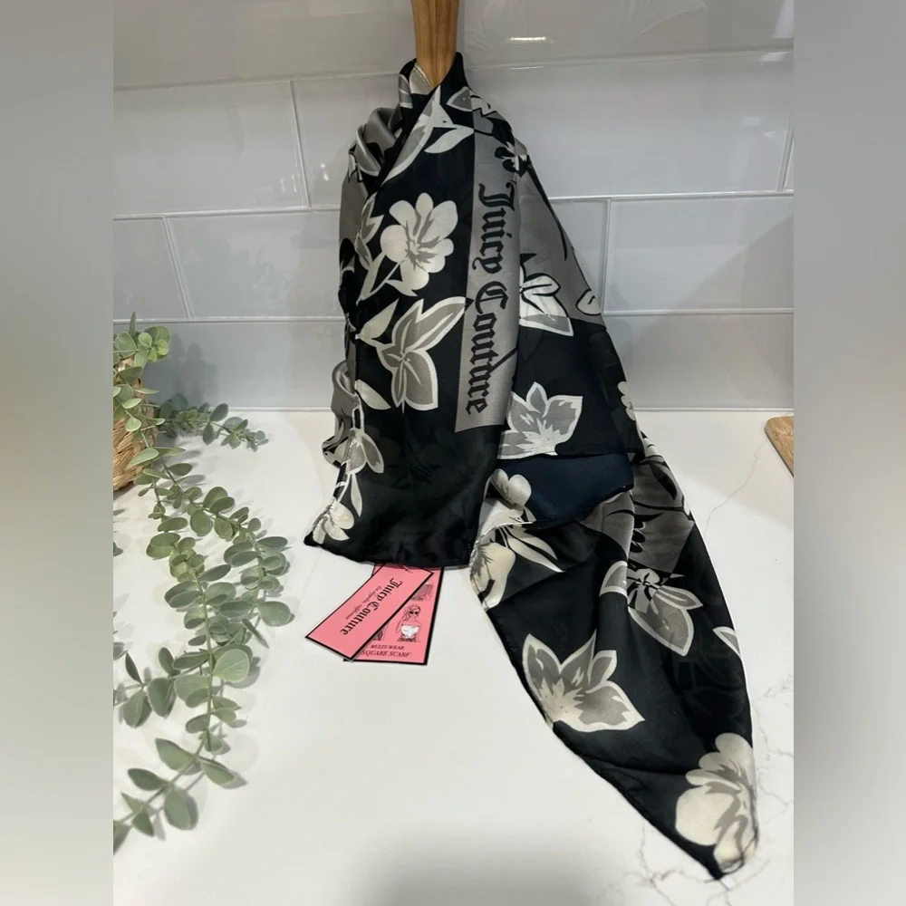 JUICY COUTURE Lily Floral Square NWT Scarf in Black/Grey White 36